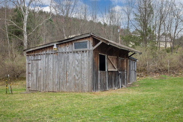 view of pole building with a yard