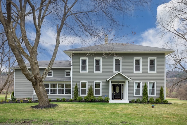 view of front facade with a front yard