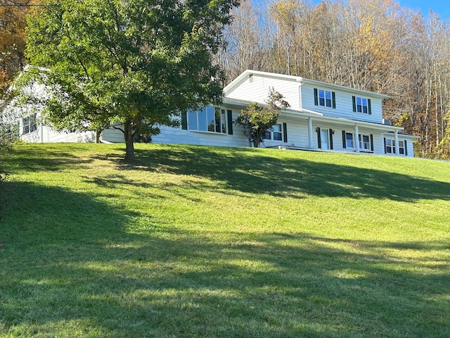 view of front facade with a front lawn