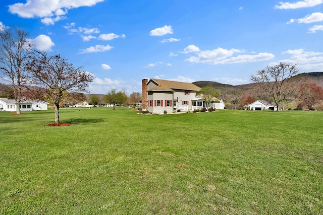 view of yard with a mountain view