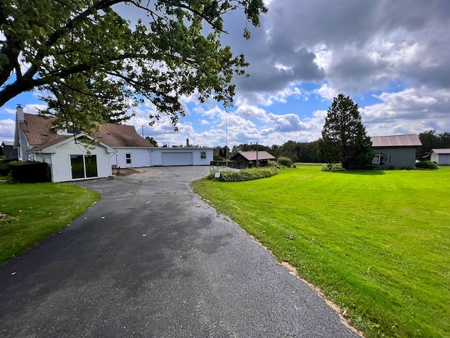 view of front of home featuring a front yard and a garage