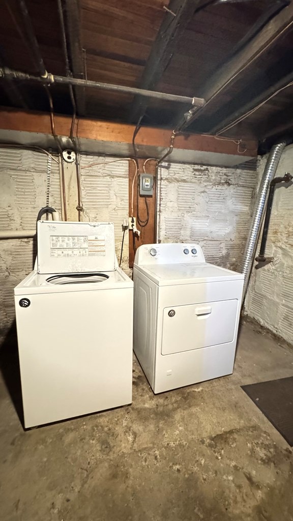 laundry room featuring washer and dryer