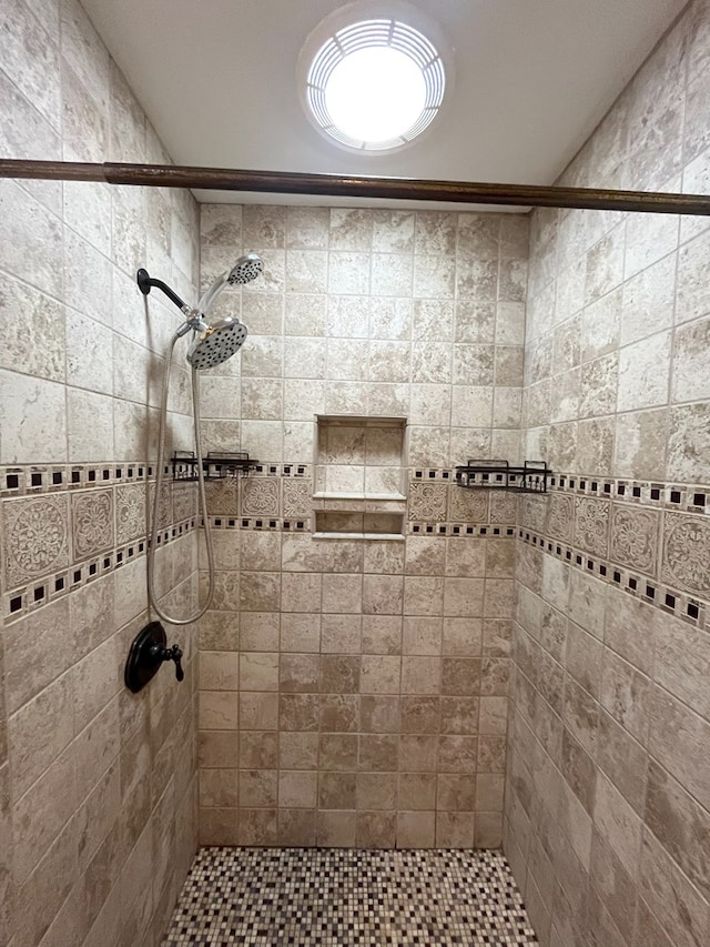 bathroom featuring tiled shower