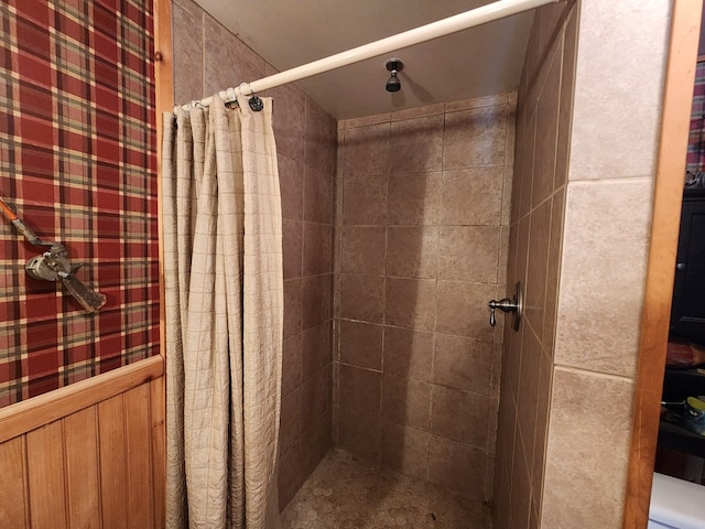 bathroom with a tile shower