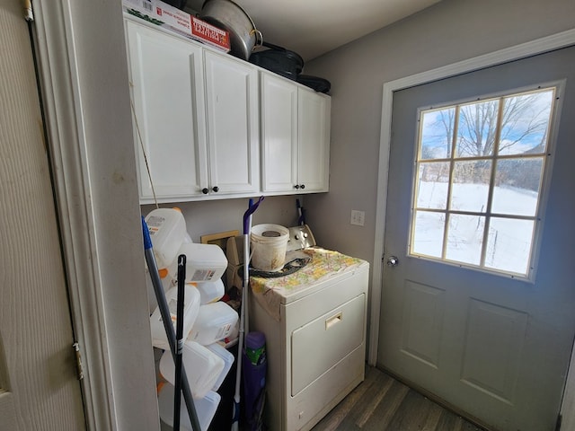 laundry room featuring cabinet space, dark wood-style floors, and washer and clothes dryer