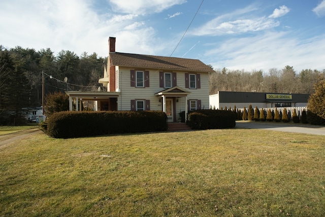 view of front facade with a front yard