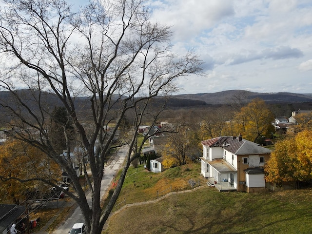 drone / aerial view featuring a mountain view