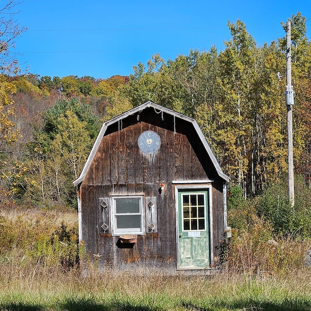 view of outbuilding