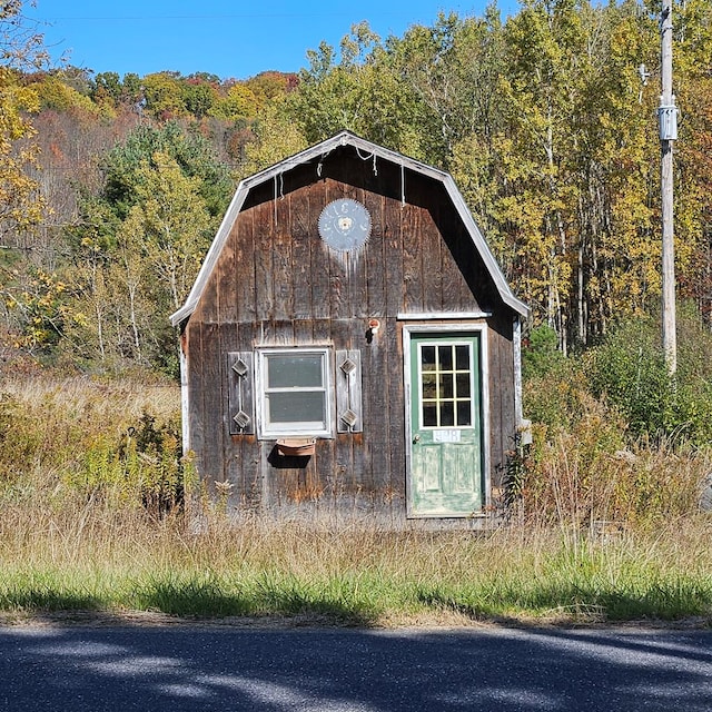 view of outbuilding