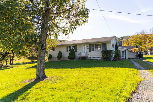 ranch-style house featuring a front lawn