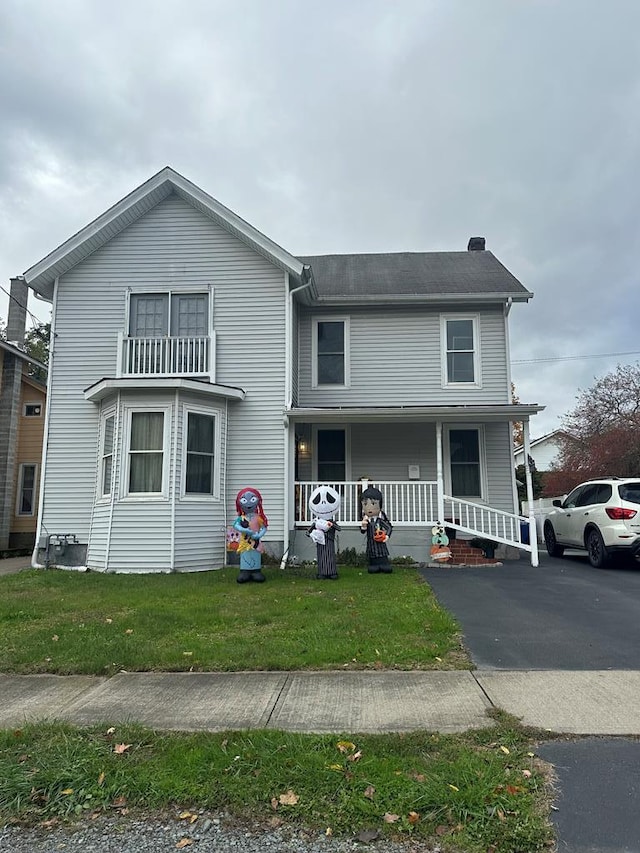 view of front of home with a front yard