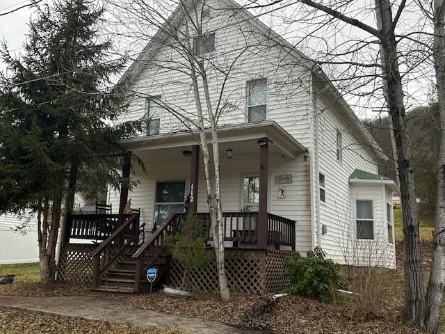 view of front facade featuring a porch