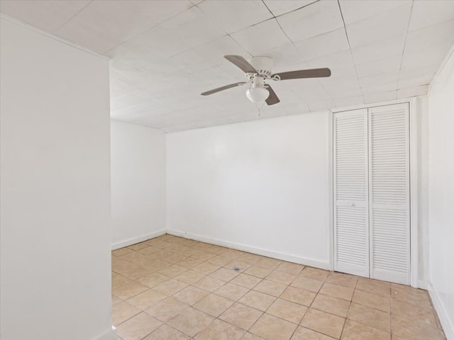 unfurnished room with ceiling fan and light tile patterned flooring