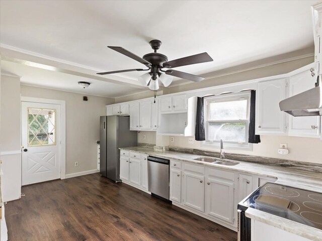 kitchen featuring sink, dark hardwood / wood-style floors, ceiling fan, appliances with stainless steel finishes, and white cabinetry