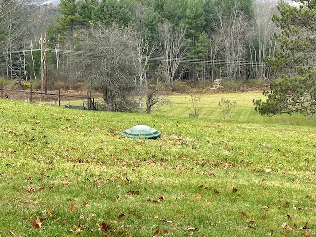 view of yard featuring a rural view