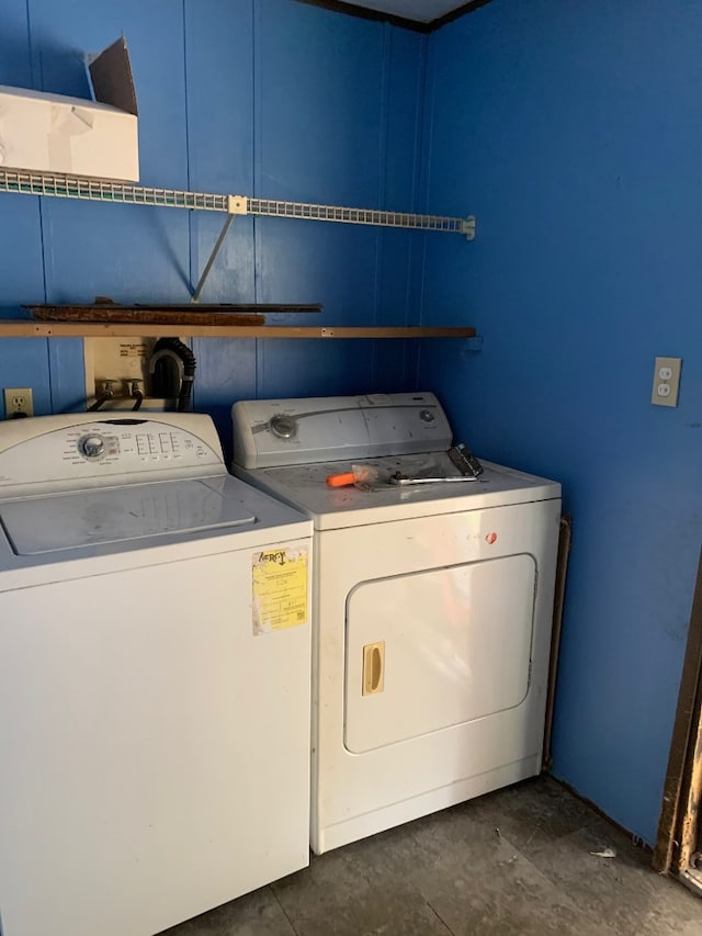 laundry area featuring washer and clothes dryer