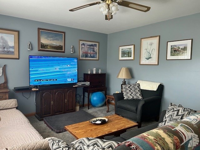 carpeted living room with ceiling fan