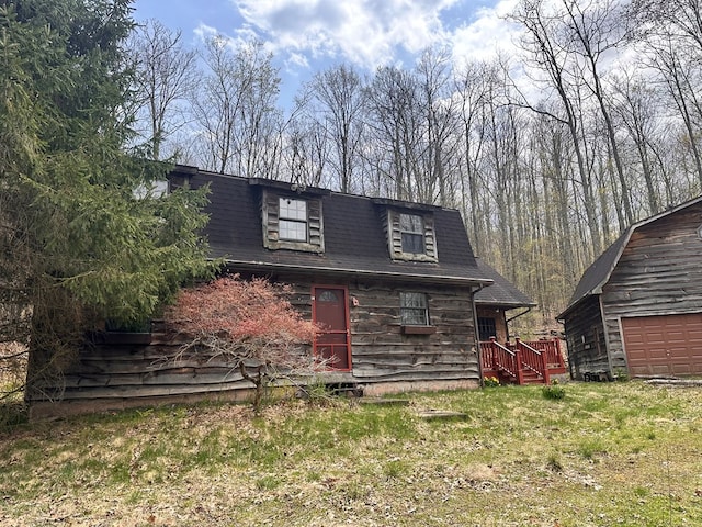 view of outdoor structure featuring an outbuilding