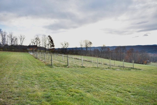 view of yard featuring a rural view