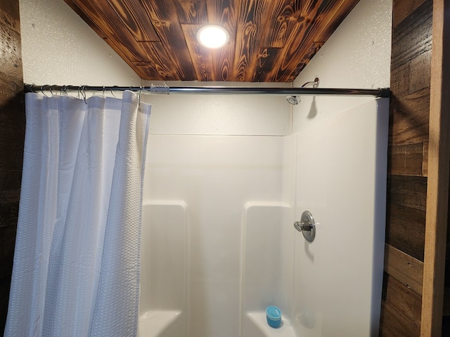 bathroom with wooden ceiling and a shower with shower curtain