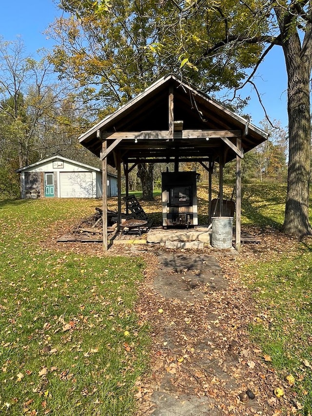 view of property's community featuring a yard and an outdoor structure