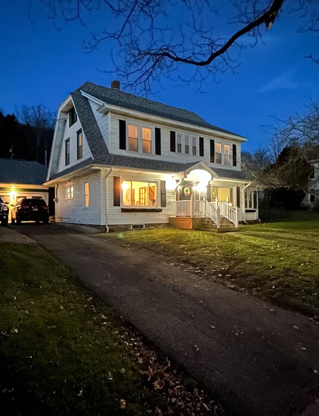 view of front of house featuring a front yard and a garage