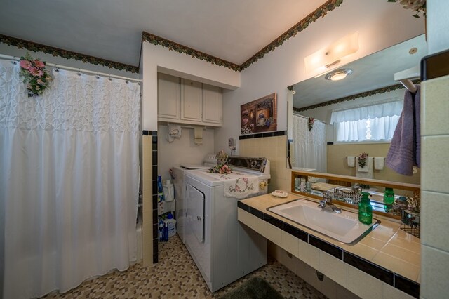517 Mohawk St, Sayre, PA 18640 - bathroom featuring a sink, independent washer and dryer, tile walls, and a shower with curtain