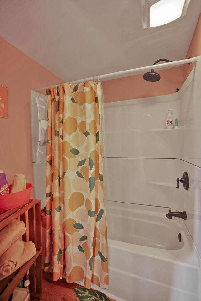 40 Wetmore St, Wellsboro, PA 16901 - bathroom featuring shower / tub combo and wood finished floors