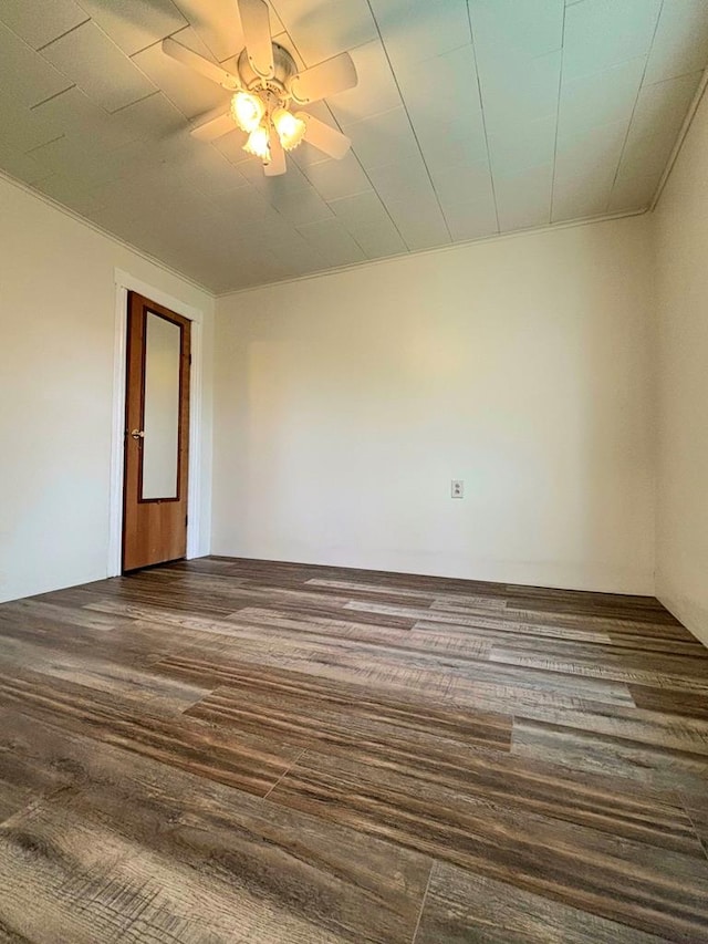 spare room featuring dark hardwood / wood-style flooring and ceiling fan