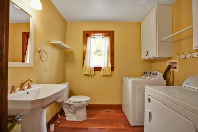 77 Hunters Trl, Wellsboro, PA 16901 - bathroom featuring washer and dryer, toilet, baseboards, and wood finished floors