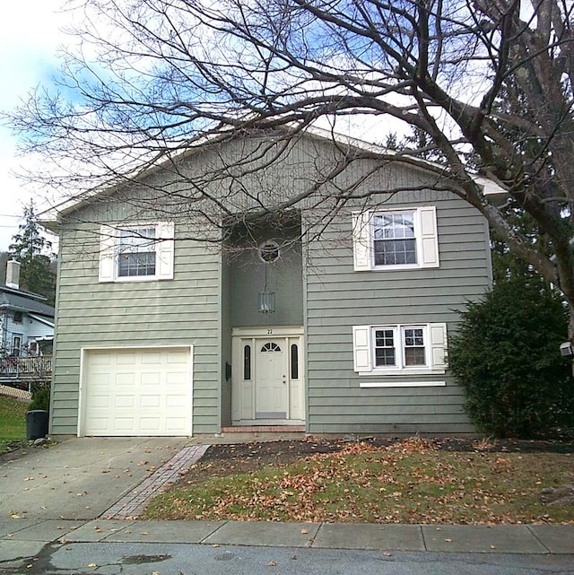 view of front property featuring a garage