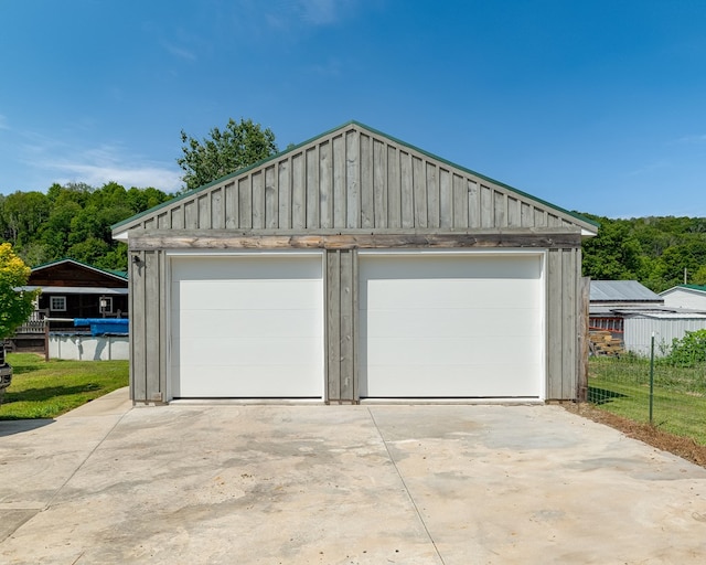 view of detached garage