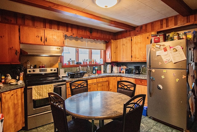 kitchen with stainless steel range with electric cooktop, sink, fridge, and beam ceiling