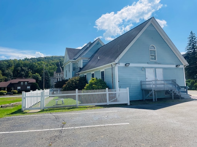 view of front of property