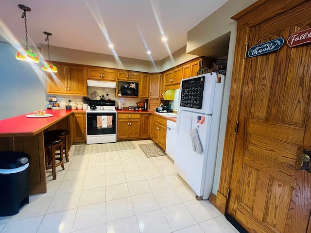 kitchen with sink, hanging light fixtures, kitchen peninsula, white appliances, and a breakfast bar