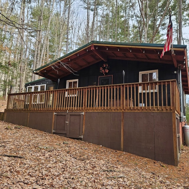 view of front facade featuring a deck