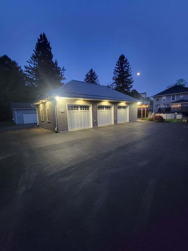 818 W Water St, Elmira, NY 14905 - view of detached garage