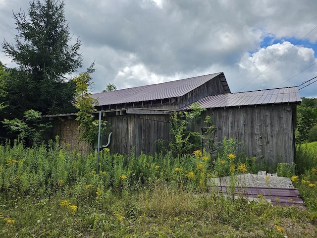 view of outdoor structure