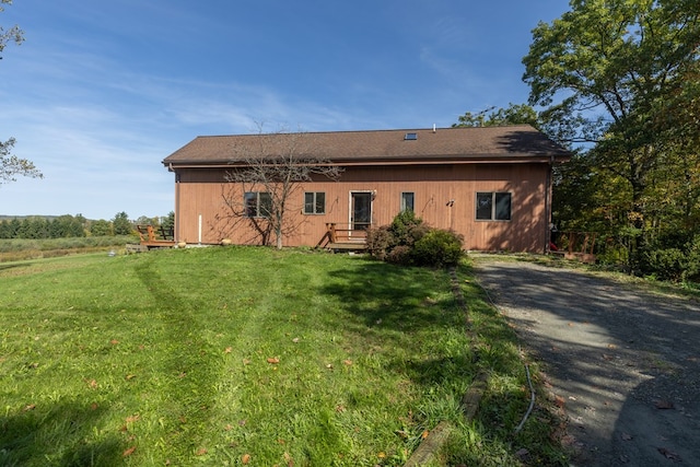 back of house featuring a lawn