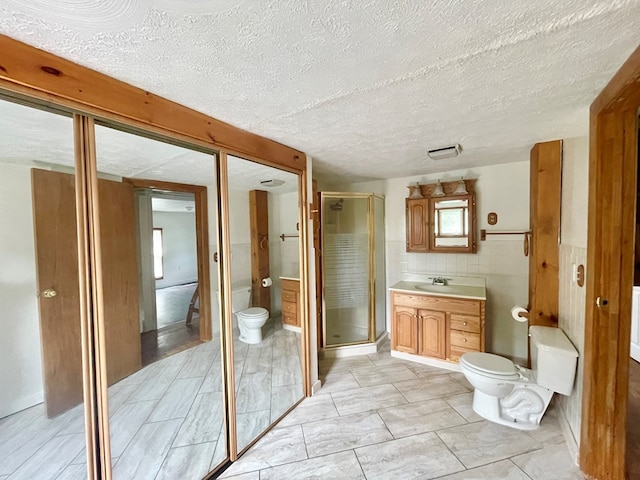 114 Elsbree St, Sayre, PA 18840 - full bath featuring toilet, a stall shower, vanity, and a textured ceiling