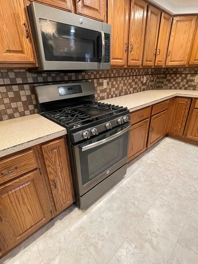 kitchen featuring tasteful backsplash and stainless steel appliances