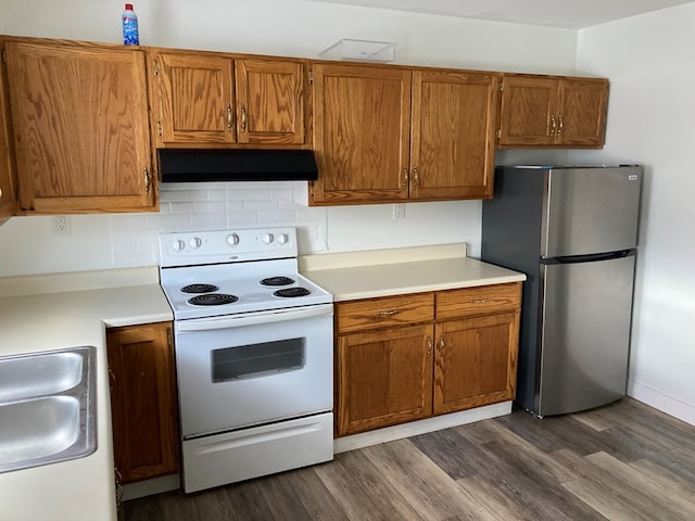 kitchen with white range with electric cooktop, sink, decorative backsplash, wood-type flooring, and stainless steel refrigerator