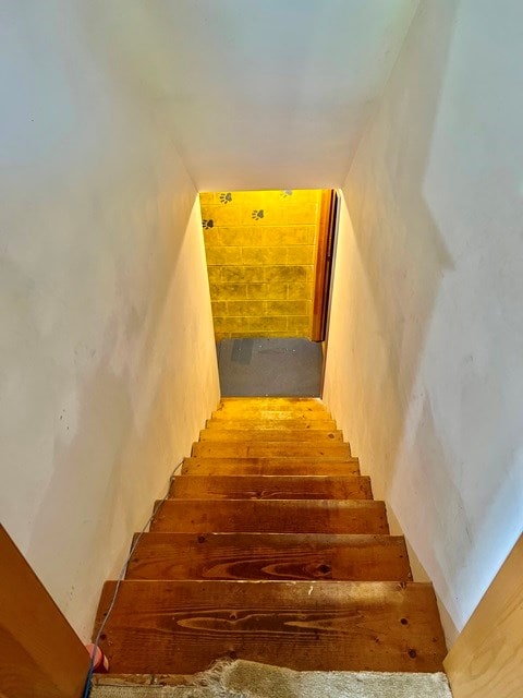 19 Angel Trl, Duke Center, PA 16729 - view of staircase