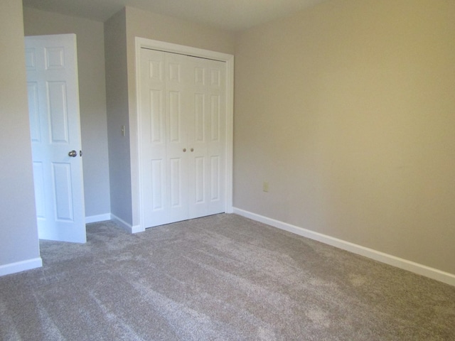 unfurnished bedroom with carpet flooring and a closet