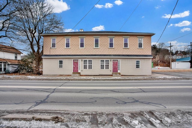 view of front property