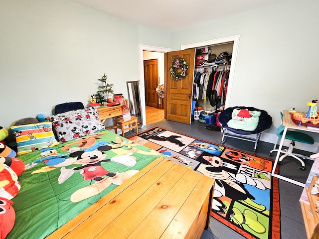 bedroom featuring a closet