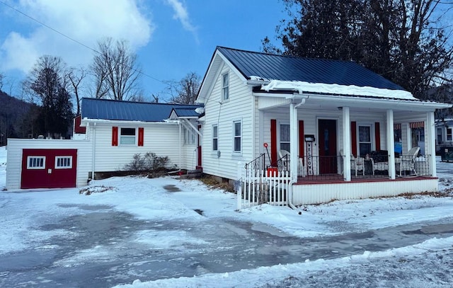 view of front of house featuring covered porch