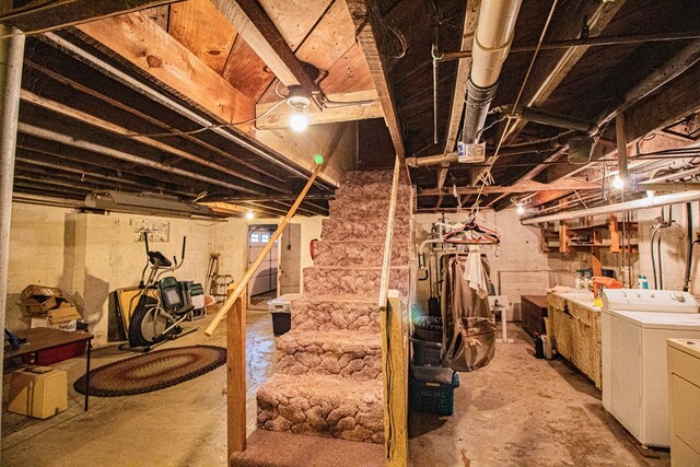 basement featuring washing machine and dryer