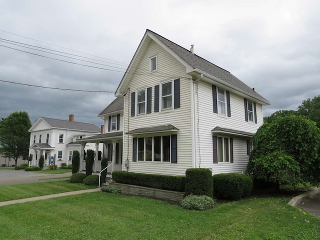 view of front facade with a porch and a front lawn