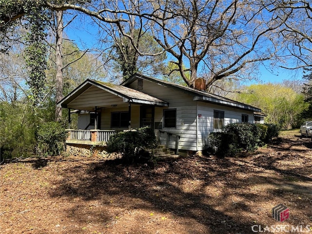 single story home with covered porch